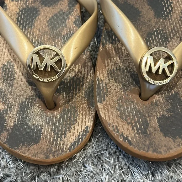 Michael Kors women’s flip-flops - Picture 6 of 10